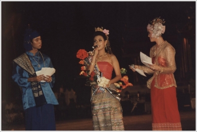 Loy Krathong Festival 1998_8