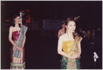 Loy Krathong Festival 2000_10