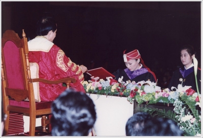 AU Graduation 2002_3