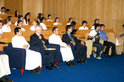 Ambassador of USA to Thailand visited AU 2004_15