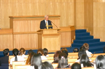 Ambassador of USA to Thailand visited AU 2004_23