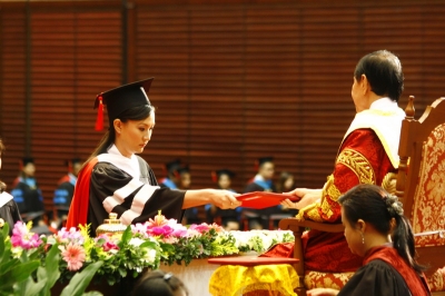 The 37th Commencement Exercises _250
