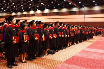 The 37th Commencement Exercises _385