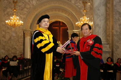 The conferral ceremony of AU Awards for Excellence 2009_5