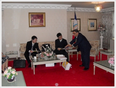 Administrators from Kansai Gaidai University, Japan _2